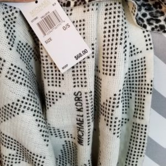 ❤LAST 1❤ MICHAEL KORS LEOPARD AND LOGOS SCARF - Picture 2 of 4